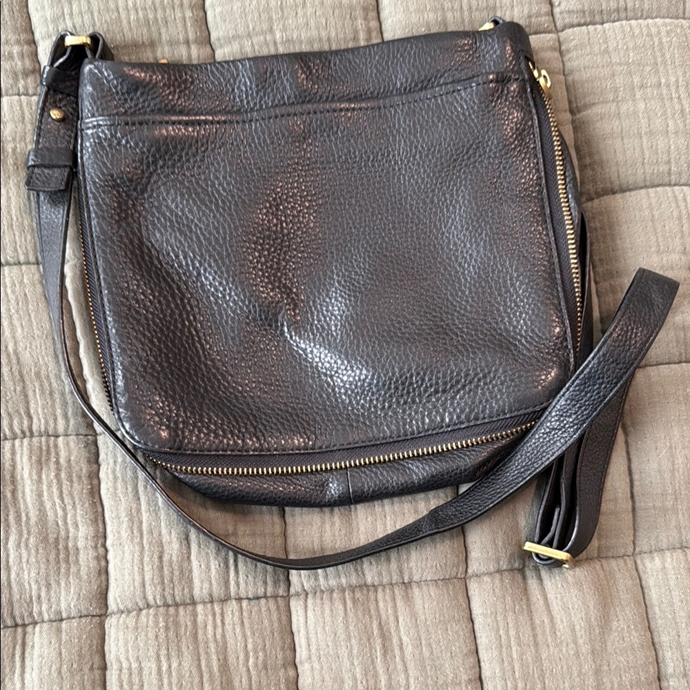 Fossil Black Crossbody Bag with Textured Leather and Adjustable Strap
